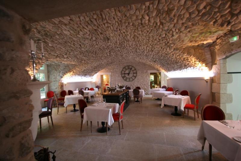 Chateau Les Oliviers De Salettes Charols Екстериор снимка